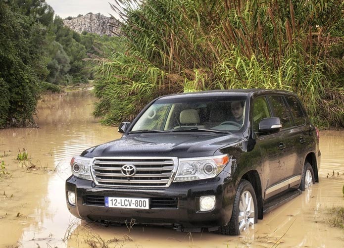 toyota land cruiser 2013