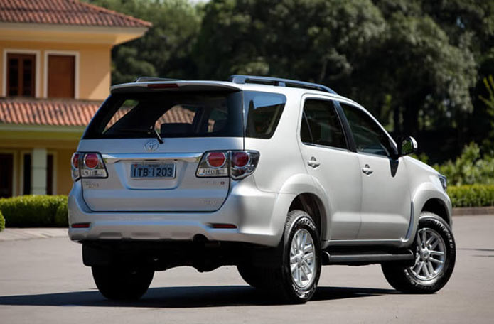 nova toyota sw4 2012 traseira