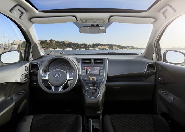 interior toyota verso 2012