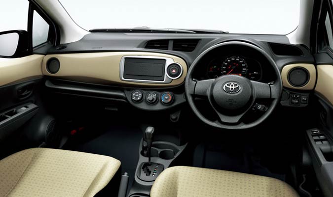 interior toyota yaris 2012