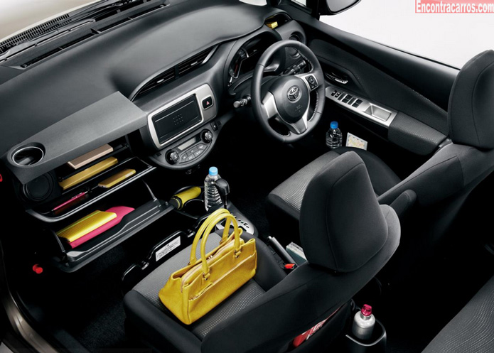 interior toyota vitz gs 2015