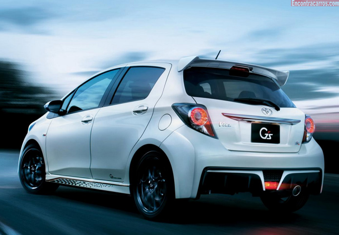 toyota vitz gs traseira