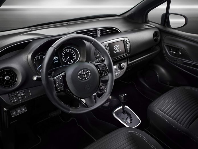 toyota yaris 2018 interior