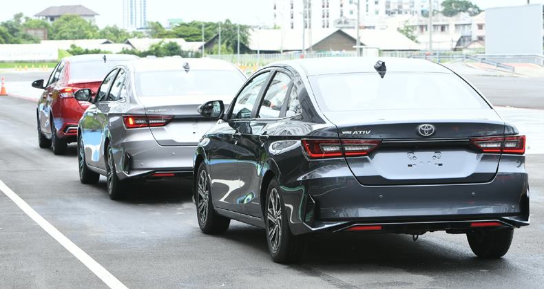 toyota yaris 2024 traseira rear view