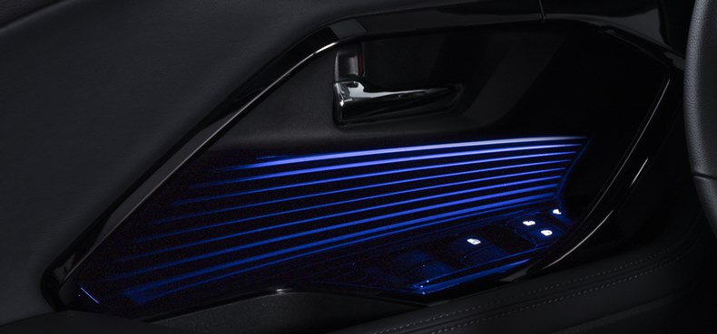 toyota yaris cross 2024 interior detalhes portas led