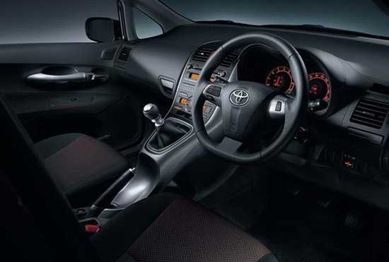 interior toyota auris 2010