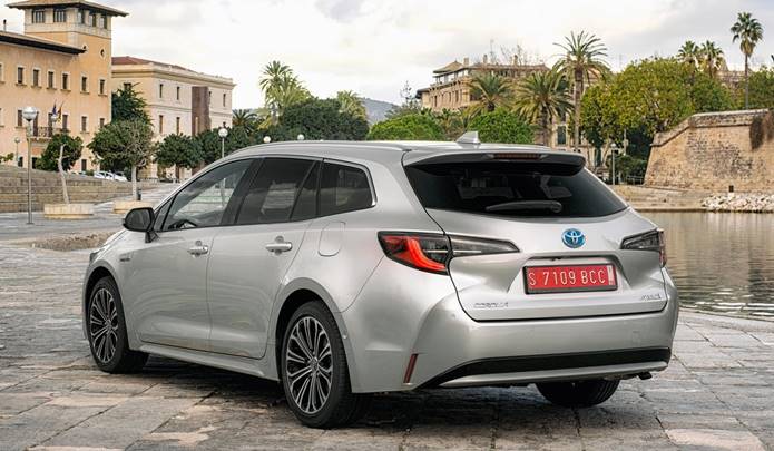 toyota corolla touring sport 2020