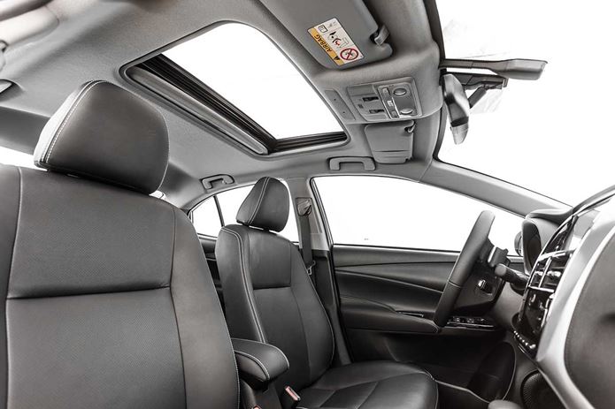 novo toyota yaris xls 2019 interior