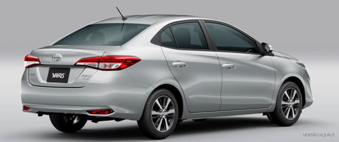 toyota yaris sedan 2019 prata brasil traseira