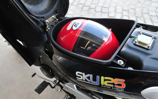 traxx sky 125 porta capacete