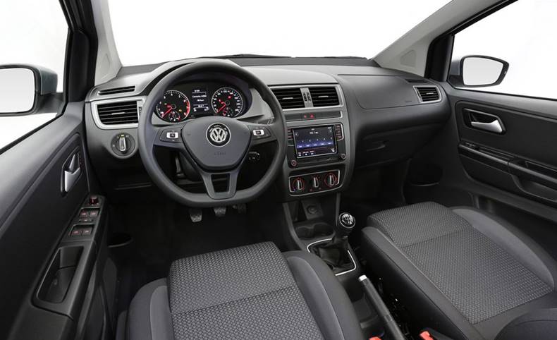 volkswagen fox 2022 interior painel versão connect