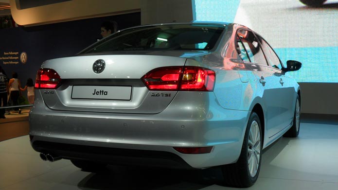 novo volkswagen jetta traseira