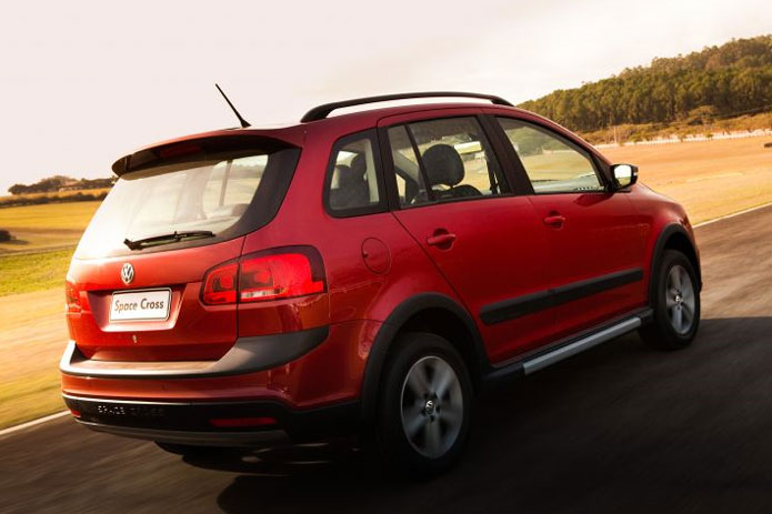 volkswagen space cross traseira