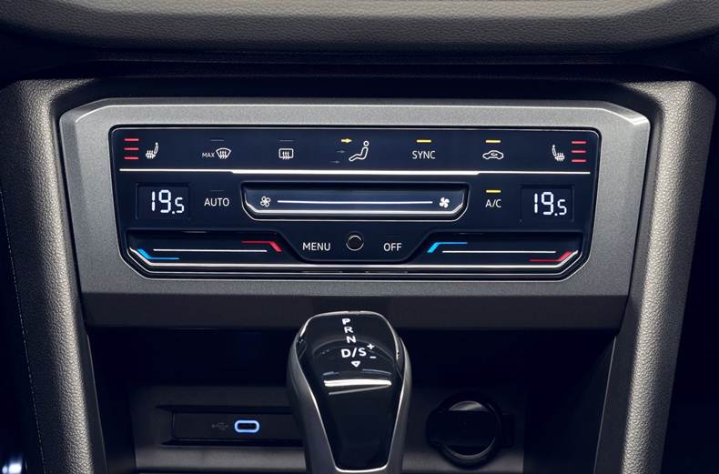 volkswagen tiguan 2021 interior ar condicionado touch climatronic