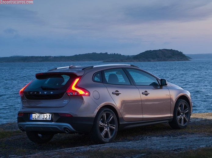 volvo v40 cross country 2014