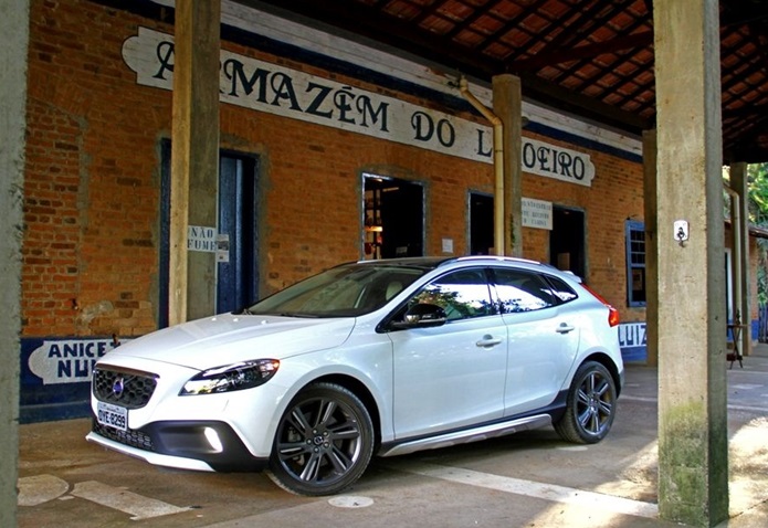 volvo v40 cross country 