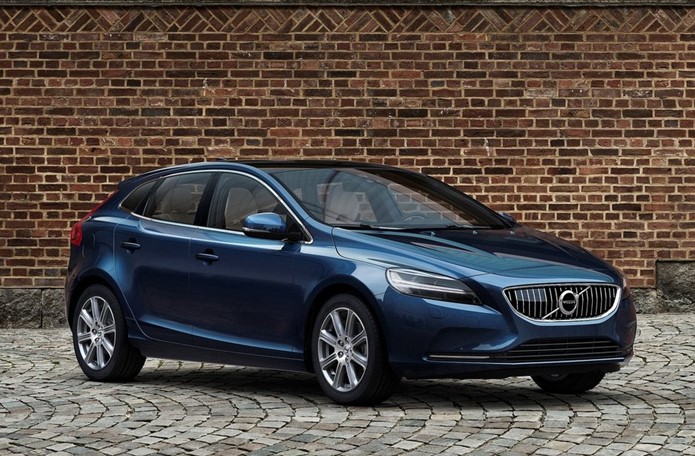 volvo v40 2017