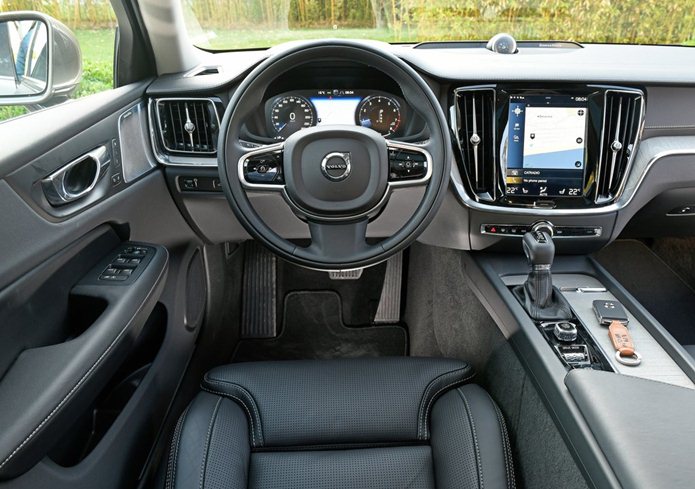 volvo v60 2019 interior painel