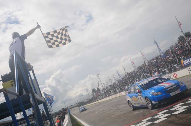 yvan muller wtcc curitiba 2010