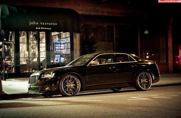 Chrysler lança edição especial do 300C chamada John Varvatos Limited e tração AWD 2