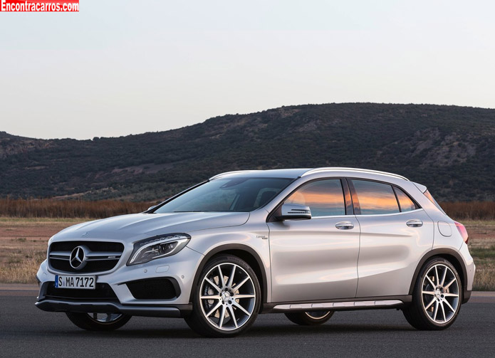 Mercedes GLA45 AMG - Versão esportiva do novo SUV compacto traz motor de 360 cv 1