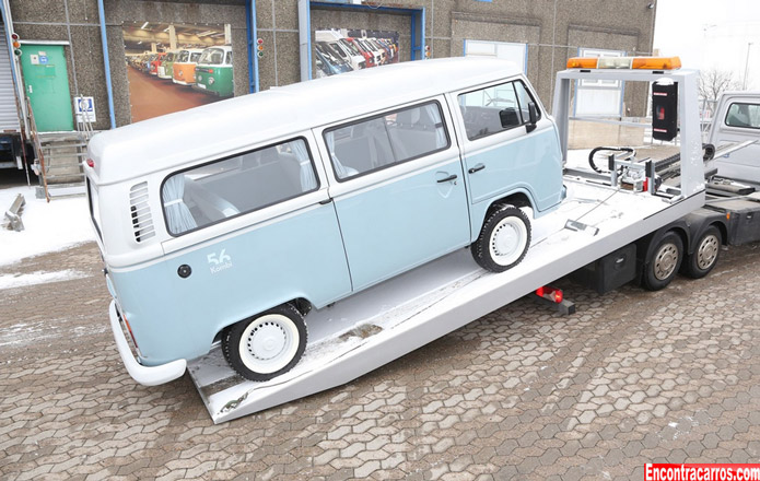Derradeiro último exemplar da VW Kombi é levado para museu na Alemanha 1