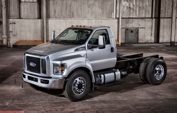 Nos EUA Ford revela nova linha de caminhões F650/F750 2015 4