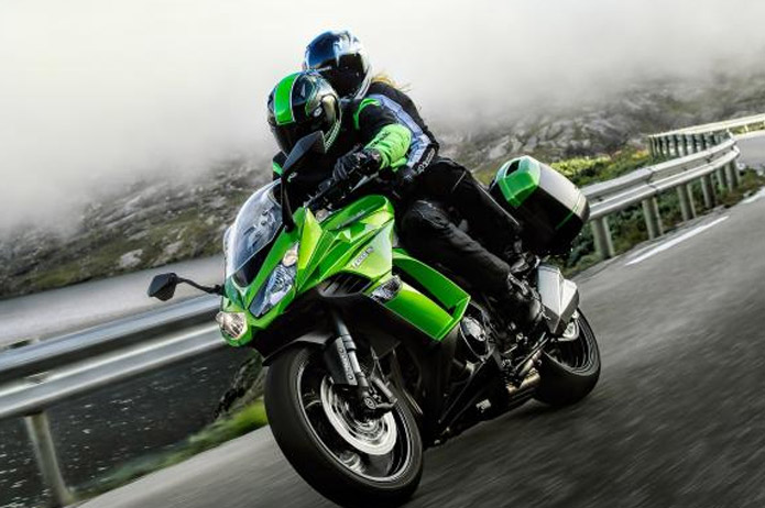 Kawasaki Ninja 1000 Tourer e Z1000 modelos 2015 já estão no Brasil 8