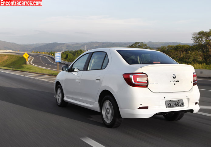 Renault Logan 2015 chega mais caro agora parte de R$ 32.290 3