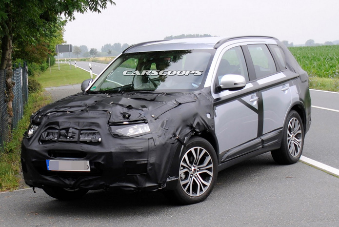 Mitsubishi Outlander 2015 2016 é flagrado na Europa com camuflagem 3