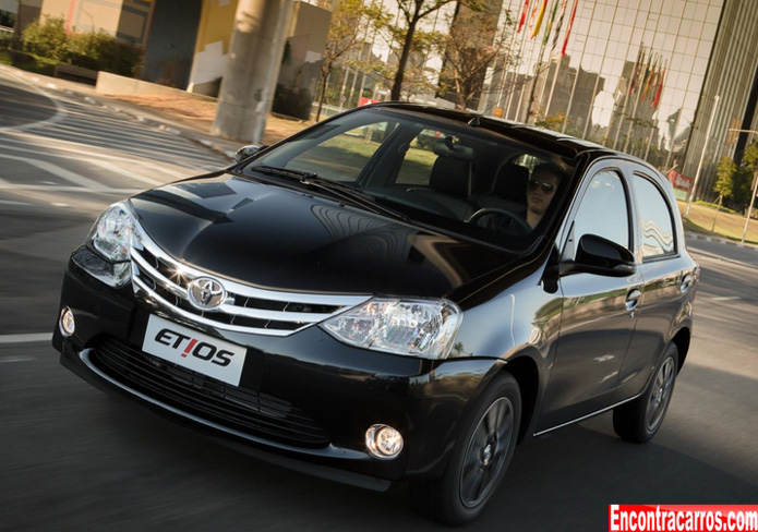 Toyota Etios 2015 - Mais equipado preço do compacto parte de R$ 38,380 1