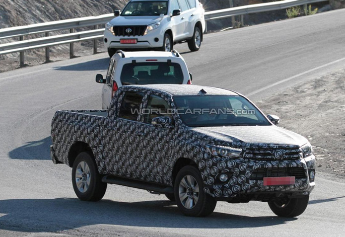 Nova Toyota Hilux 2016 é flagrada na Europa 3