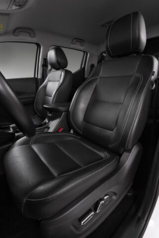 Fiat Titano 2026 interior bancos dianteiros