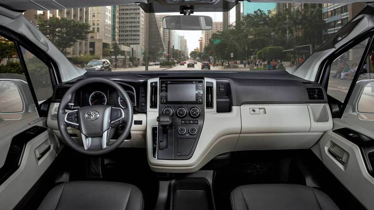 interior toyota hiace 