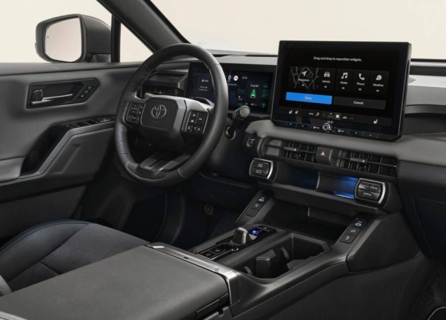 Toyota RAV4 2026 interior painel