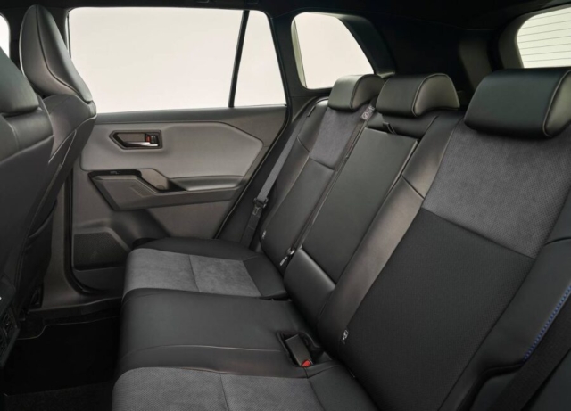 Toyota RAV4 2026 interior banco traseiro rear seat