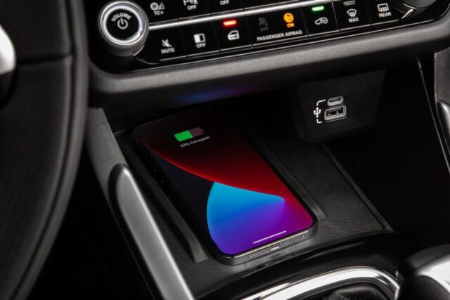 Fiat Fastback carregador sem fio para celular