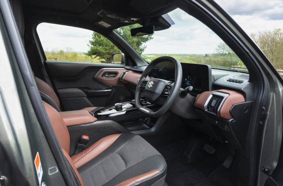 Suzuki Vitara 2026 - Em detalhes o SUV que deve chegar em breve ao Brasil 7 interior suzuki e-vitara 2026