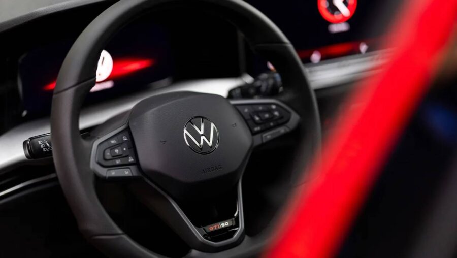 VW Golf GTI 2026 - Preste a chegar ao Brasil esportivo ganha versão mais potente da sua história 5 golf gti edition 50