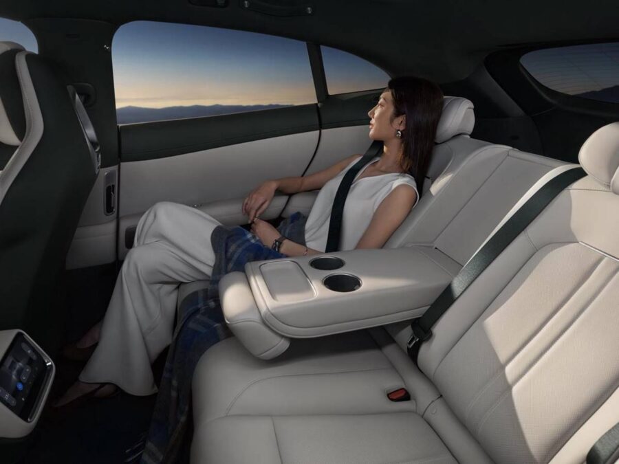 Xiaomi YU7 - Purosangue da Xiaomi vende quase 300.000 exemplares em apenas uma hora 13 xiaomi YU7 interior banco traseiro