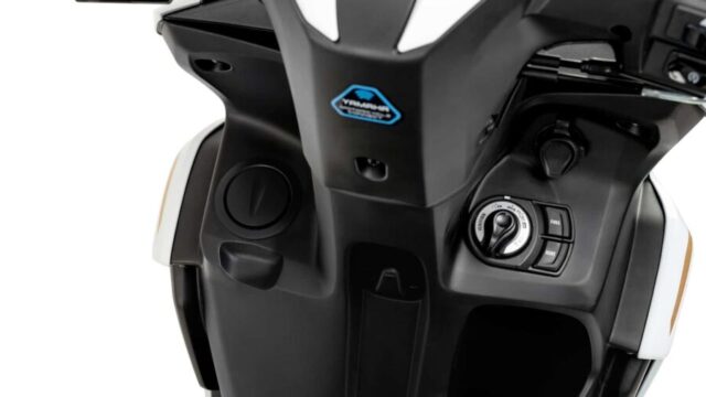 Yamaha Fluo Hybrid Connected guidão