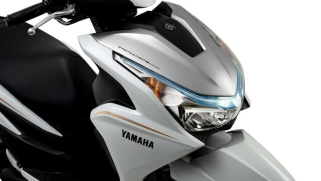 Yamaha Fluo Hybrid Connected detalhe farol