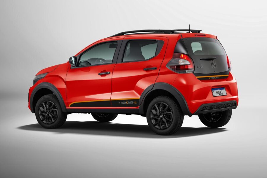 Fiat Mobi 2026 chega com novo interior e parte de R$ 79.060 4 Fiat Mobi Trekking 2026 traseira