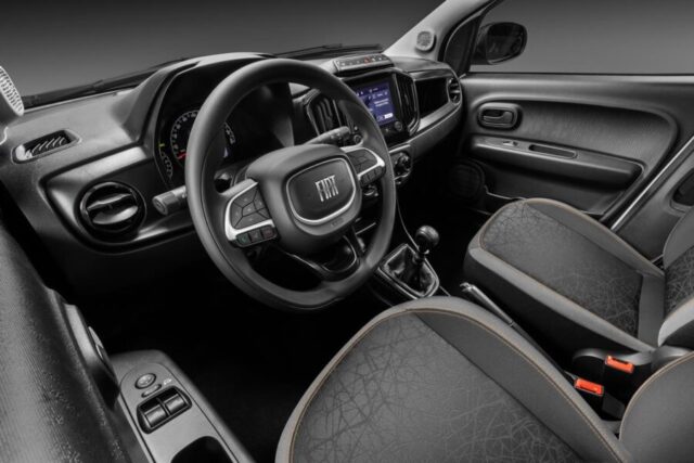 Fiat Mobi Trekking 2026 interior painel