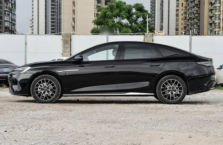 BYD Seal 2026 terá versão híbrida de 270 cv capaz de fazer 29 km/l no Brasil 4 byd seal 2026