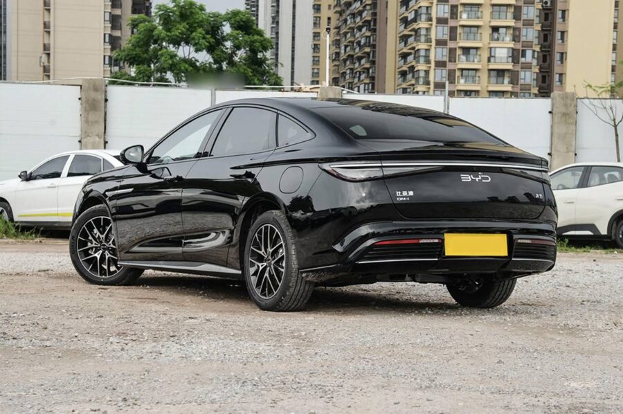 BYD Seal 2026 terá versão híbrida de 270 cv capaz de fazer 29 km/l no Brasil 5 byd seal 2026