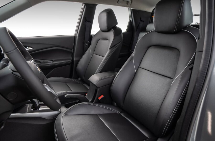 Chevrolet Montana 2026 chega com novo painel e novas rodas de liga leve, confira os preços 7 interior chevrolet montana 2026