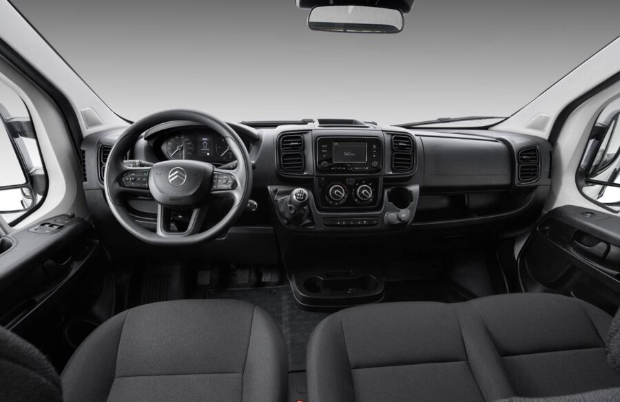 Citroën Jumper 2026 - Utilitário ganha motor mais econômico e novo visual 6 interior citroen jumper 2026