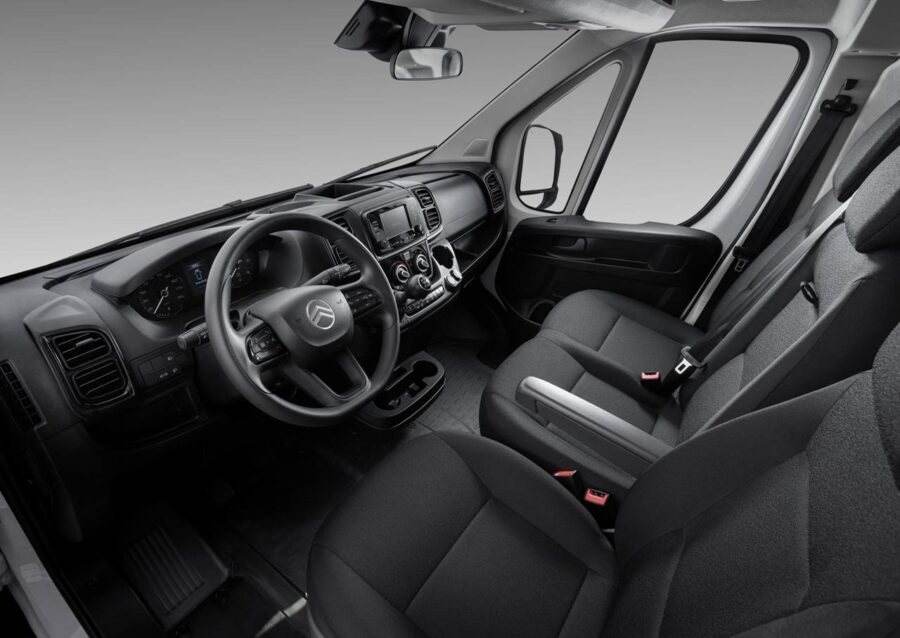 Citroën Jumper 2026 - Utilitário ganha motor mais econômico e novo visual 7 interior citroen jumper