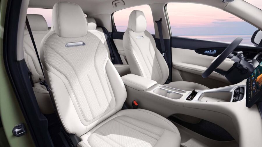 Geely EX2 2026 já está no Brasil e vem para ser o elétrico mais vendido do país 16 geely geome xingyuan interior